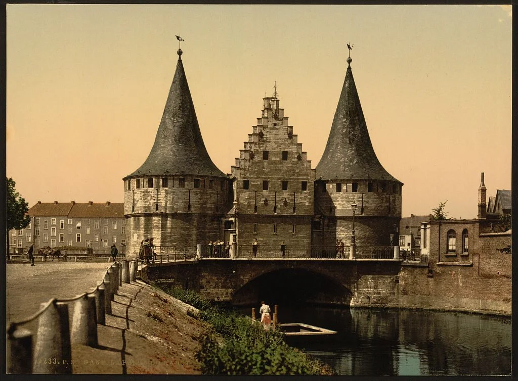Das Rabot-Tor am Wasser